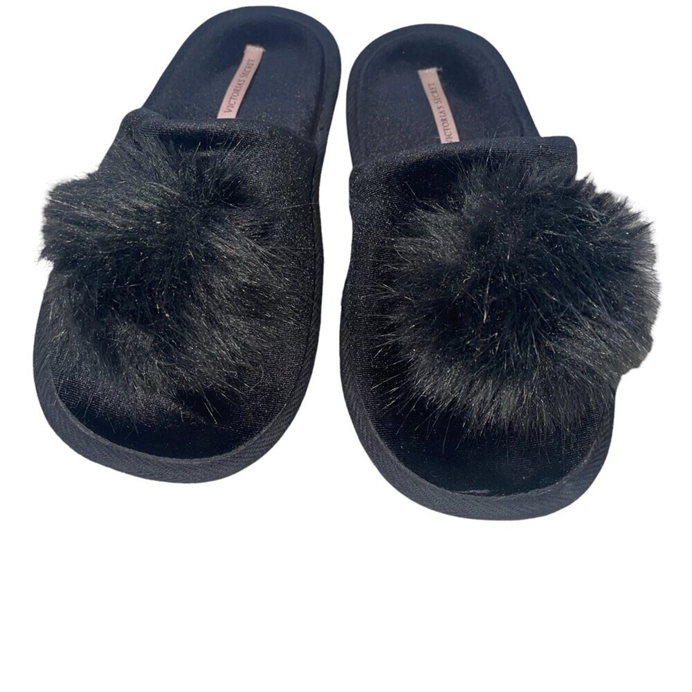 Victoria’s Secret Pom Pom Slippers Womens Size M in black rubber bottom SZ 7.5